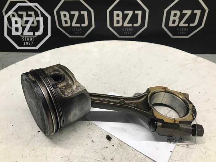 Usagé Piston Hyundai Tucson Prix sur demande proposé par BZJ b.v.