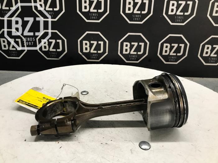 Usagé Piston Hyundai Tucson Prix sur demande proposé par BZJ b.v.