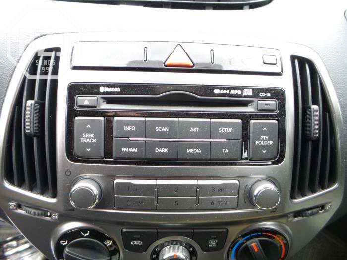 Used Hyundai I20 Radio CD player 961211J252 BZJ
