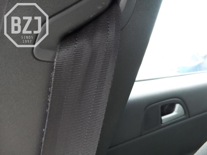 Tensor de cinturón de seguridad derecha de un Volvo S40 (MS) 2.4 D5 20V 2008
