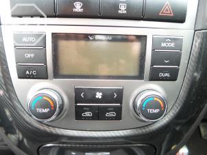Used Climatronic panel Hyundai Santa Fe II (CM) 2.2 CRDi 16V 4x4 Price on request offered by BZJ b.v.