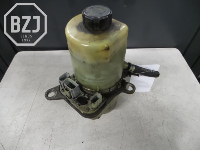 Usagé Pompe de direction Ford Focus Prix € 85,00 Règlement à la marge proposé par BZJ b.v.