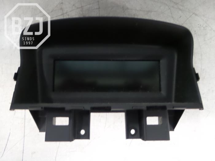 Begagnade Innerdisplay Chevrolet Cruze 2.0 D 16V Pris på förfrågan erbjuds av BZJ b.v.
