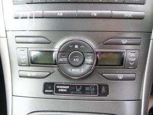 Używane Panel climatronic Toyota Auris Cena na żądanie oferowane przez BZJ b.v.