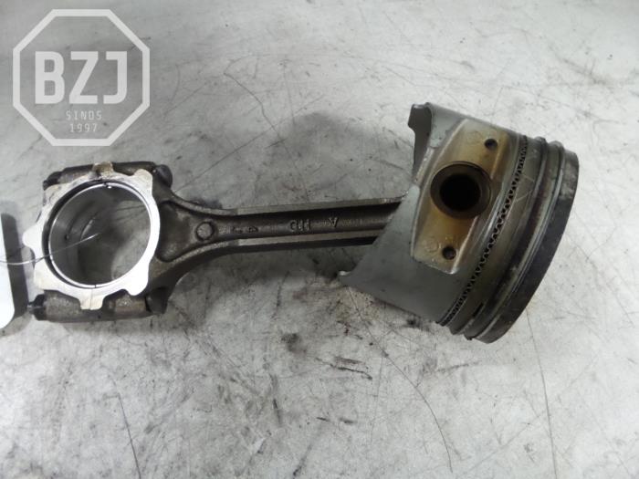 Usagé Piston Kia Sorento Prix sur demande proposé par BZJ b.v.