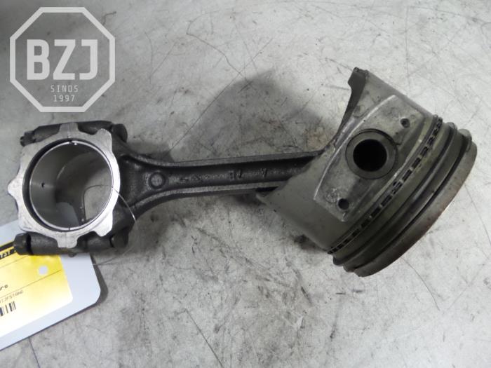 Usados Pistón Kia Sorento Precio de solicitud ofrecido por BZJ b.v.