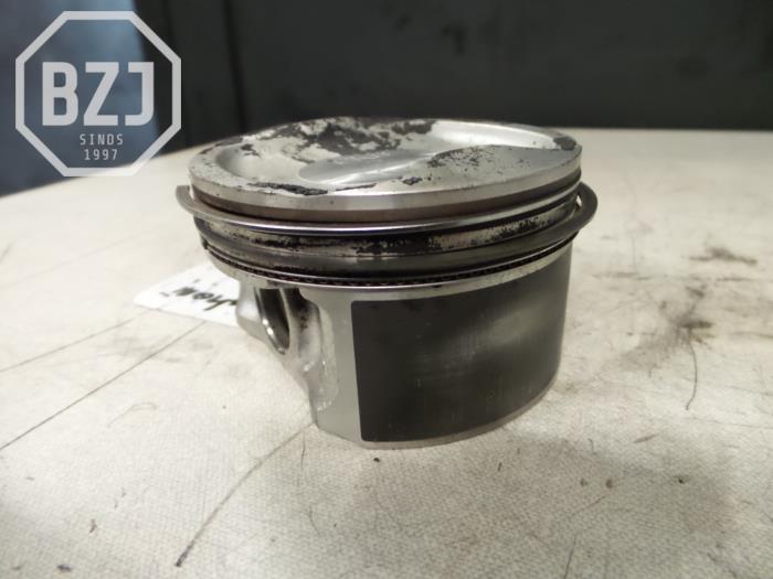 Usados Pistón Nissan Qashqai Precio de solicitud ofrecido por BZJ b.v.