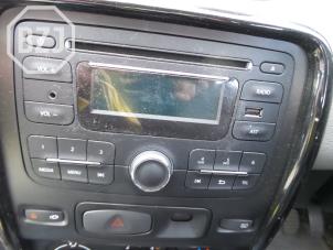 Gebrauchte Radio CD Spieler Dacia Duster Preis auf Anfrage angeboten von BZJ b.v.