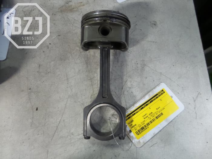 Usagé Piston Kia Carens Prix sur demande proposé par BZJ b.v.