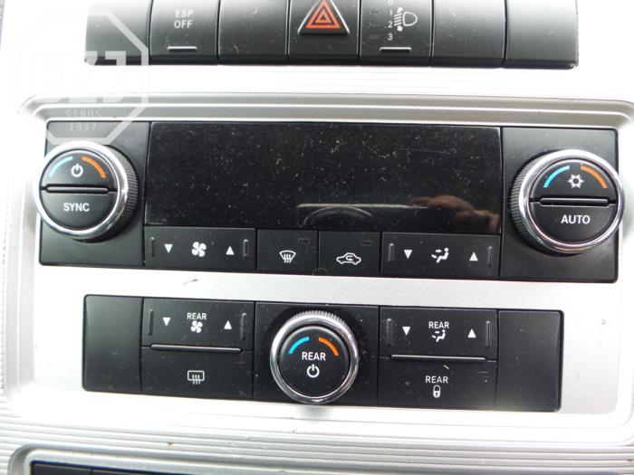 Używane Panel climatronic Dodge Journey Cena na żądanie oferowane przez BZJ b.v.