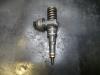 Injector (diesel) from a Volkswagen Caddy 2009