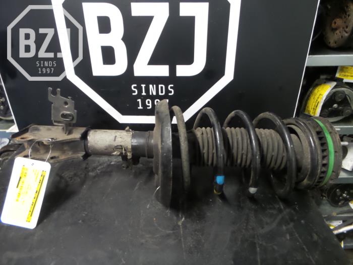 Fronts shock absorber, left from a Peugeot 508 2013