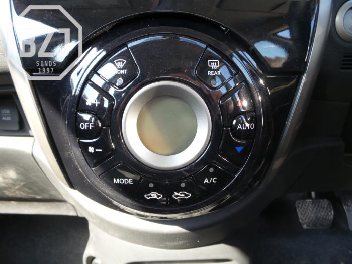 Używane Panel climatronic Nissan Micra (K13) 1.2 12V DIG-S Cena na żądanie oferowane przez BZJ b.v.