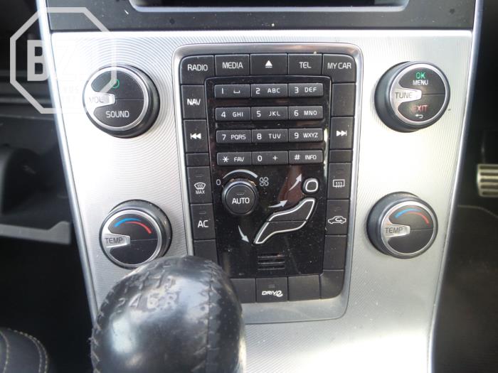 Używane Panel climatronic Volvo S60 II (FS) 2.0 D3 20V Cena na żądanie oferowane przez BZJ b.v.