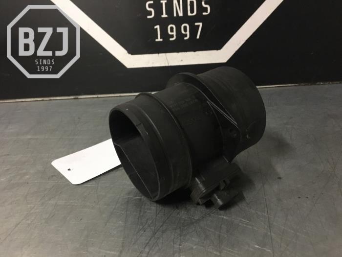 Luftmassenmesser van een Volkswagen Passat Variant (365) 2.0 TDI 16V 135 2011