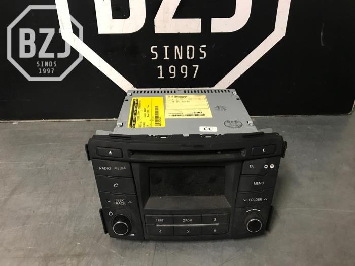 Reproductor de CD y radio de un Hyundai i40 CW (VFC)  2015