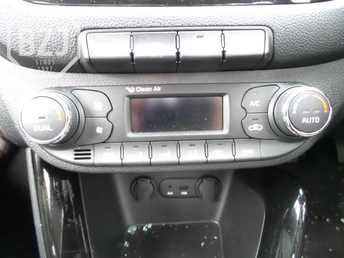 Używane Panel climatronic Kia Cee'd Sportswagon (JDC5) 1.6 CRDi 16V VGT Cena na żądanie oferowane przez BZJ b.v.