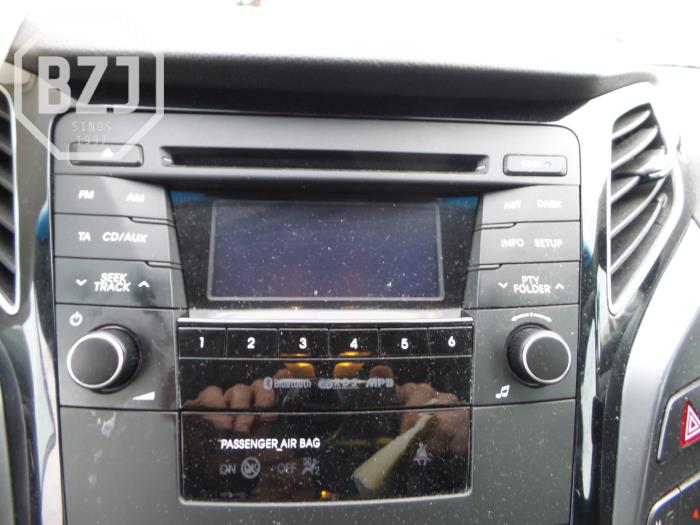 Radio CD Spieler van een Hyundai i40 (VFA) 1.7 CRDi 16V 2014