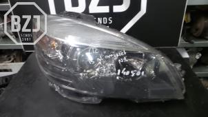 Używane Reflektor prawy Mercedes C Sportcoupé (C203) 1.8 C-180K 16V Cena na żądanie oferowane przez BZJ b.v.