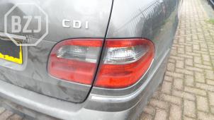 Usagé Feu arrière droit Mercedes E Combi (S211) 3.0 E-280 CDI V6 24V Prix sur demande proposé par BZJ b.v.