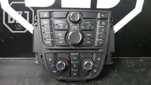 Usagé Panneau commande radio Opel Astra J Sports Tourer (PD8/PE8/PF8) 1.4 16V ecoFLEX Prix sur demande proposé par BZJ b.v.