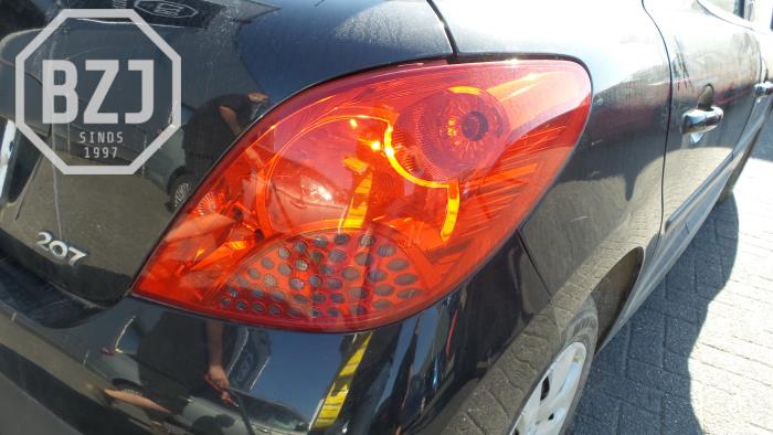 Tylne swiatlo pozycyjne prawe z Peugeot 207/207+ (WA/WC/WM) 1.4 16V Vti 2009
