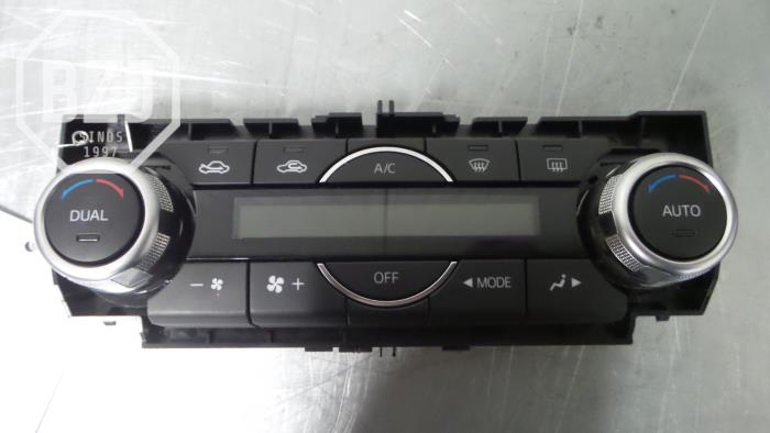 Używane Panel climatronic Mazda 3 (BM/BN) 2.2 SkyActiv-D 150 16V Cena na żądanie oferowane przez BZJ b.v.
