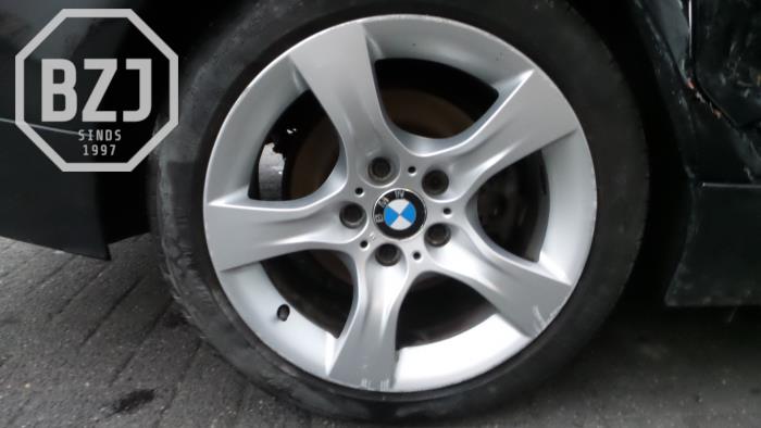 Set of sports wheels from a BMW 3 serie Touring (E91) 320i 16V 2011
