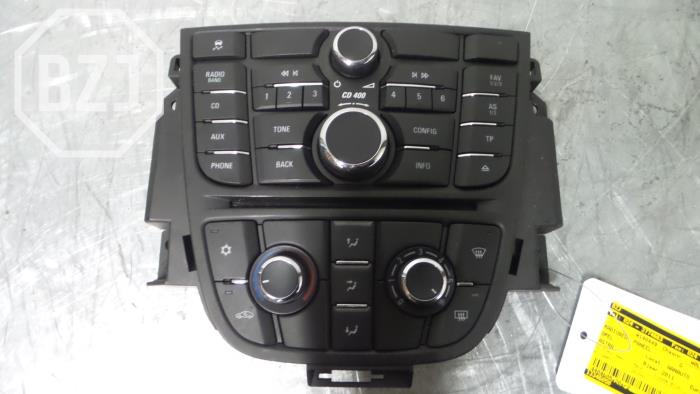 Używane Panel obslugi radia Opel Astra J (PC6/PD6/PE6/PF6) 1.6 16V Cena na żądanie oferowane przez BZJ b.v.