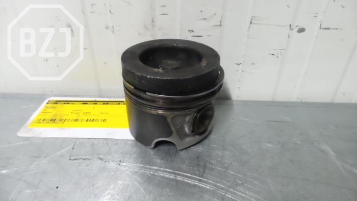Used Piston Volkswagen Passat Price on request offered by BZJ b.v.