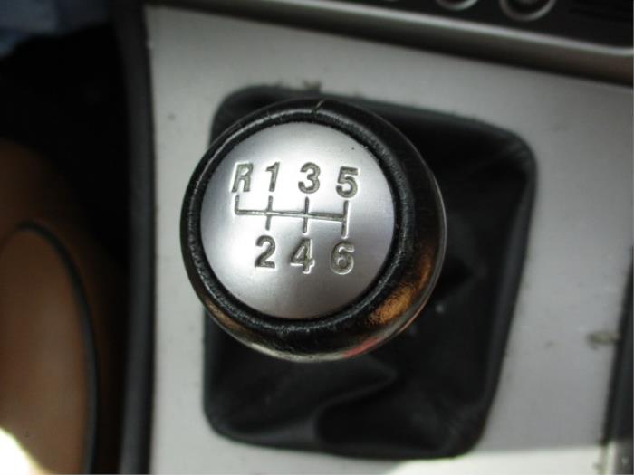 Gear stick from a Alfa Romeo 159 Sportwagon (939BX) 2.4 JTDm 20V 2007