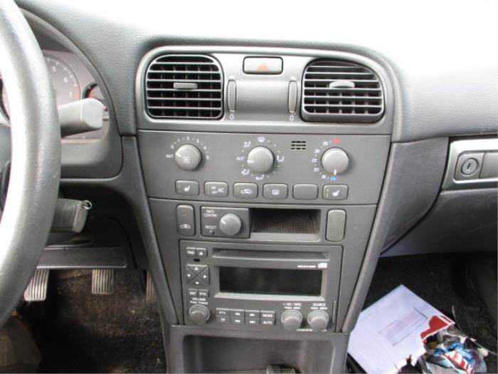 Reproductor de CD y radio de un Volvo S40 (VS) 1.8 16V 2003