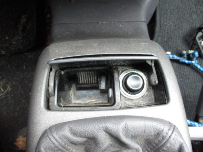 Front ashtray from a Mercedes-Benz A (W168) 1.4 A-140 1998