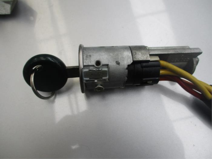 Ignition lock + key from a Renault Twingo (C06) 1.2 SPi Phase I 1994