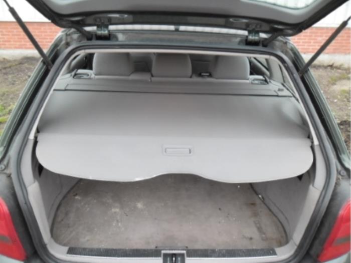 Plandeka przedzialu bagazowego z Audi A4 Avant Quattro (B5) 2.8 V6 30V 2000