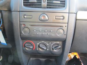 Used Radio CD player Renault Clio II (BB/CB) 1.2 Price on request offered by Boekholt autodemontage B.V
