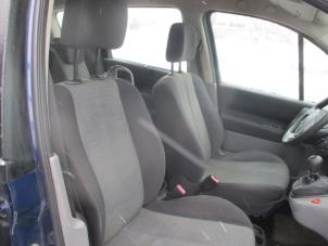 Used Seat, left Renault Grand Scénic II (JM) 1.5 dCi 105 Price on request offered by Boekholt autodemontage B.V