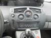 Reproductor de CD y radio de un Renault Grand Scénic II (JM), 2004 / 2009 1.5 dCi 105, MPV, Diesel, 1.461cc, 78kW (106pk), FWD, K9K732; K9KP7, 2005-05 / 2009-01, JMGE; JMJE 2005