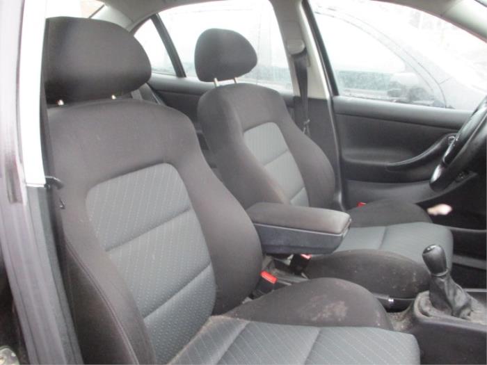 Headrest from a Seat Toledo (1M2) 1.6 16V 2005