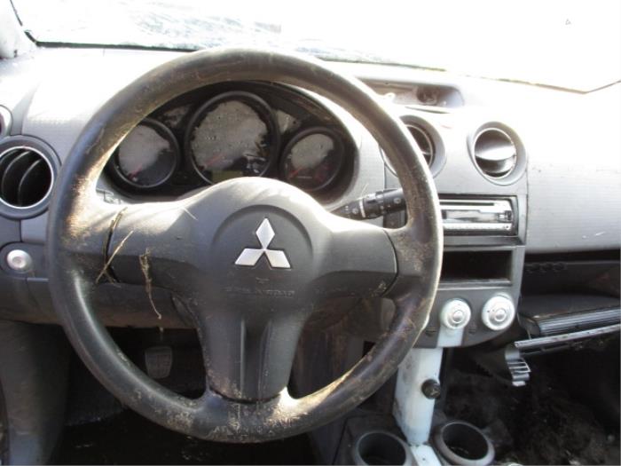 Airbag izquierda (volante) de un Mitsubishi Colt (Z2/Z3) 1.3 16V 2006