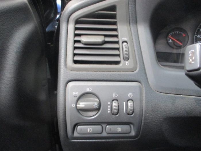 Dashboard vent from a Volvo V70 (SW) 2.4 D5 20V 2002