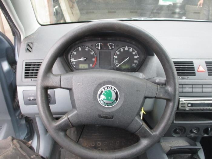 Left airbag (steering wheel) from a Skoda Fabia (6Y5) 1.4i 2002