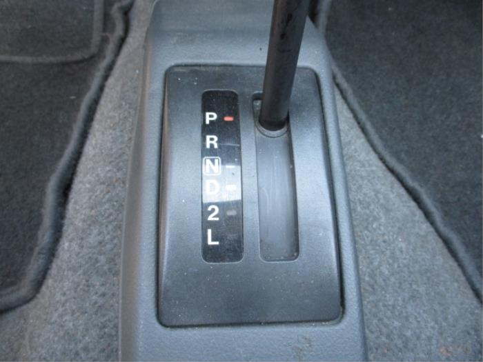Levier de sélection automatique d'un Suzuki Alto (SH410) 1.0 GA,GL 1997