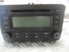 Radio CD player from a Volkswagen Touran (1T1/T2) 1.6 FSI 16V 2005