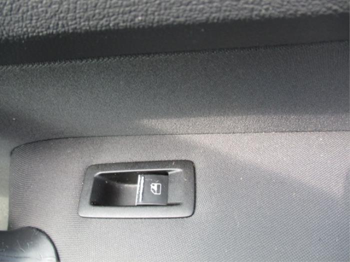 Elektrisches Fenster Schalter van een Volkswagen Touran (1T1/T2) 1.6 FSI 16V 2005