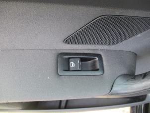 Used Electric window switch Volkswagen Touran (1T1/T2) 1.6 FSI 16V Price on request offered by Boekholt autodemontage B.V