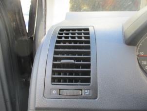 Usados Rejilla de aire de salpicadero Volkswagen Polo IV (9N1/2/3) 1.9 SDI Precio de solicitud ofrecido por Boekholt autodemontage B.V