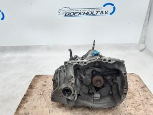 Used Gearbox Renault Clio III (BR/CR) 1.2 16V 75 Price € 151,25 Inclusive VAT offered by Boekholt autodemontage B.V