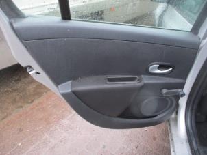 Used Rear door handle 4-door, left Renault Clio III (BR/CR) 1.2 16V 75 Price on request offered by Boekholt autodemontage B.V
