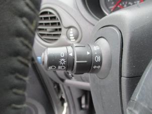 Usados Interruptor de luz Renault Clio III (BR/CR) 1.2 16V 75 Precio de solicitud ofrecido por Boekholt autodemontage B.V